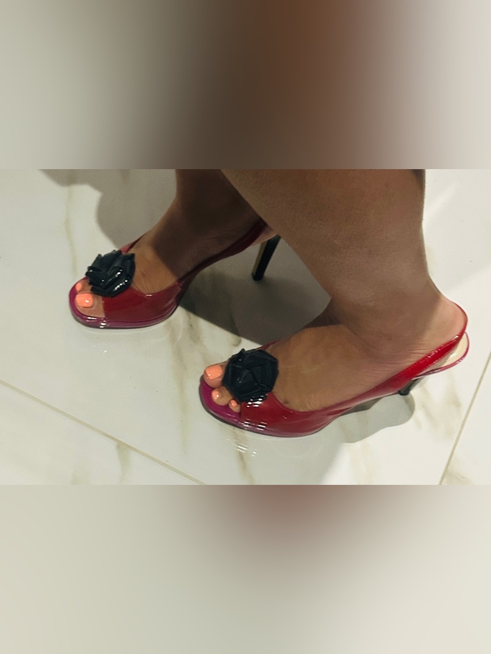 Anne Klein Peep-Toe Heels with black Floral Accent - muticoloured